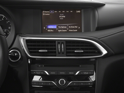 2017 INFINITI QX30 Premium