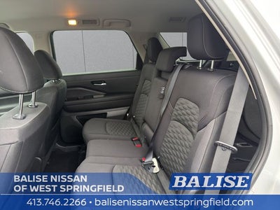 2022 Nissan Pathfinder SV