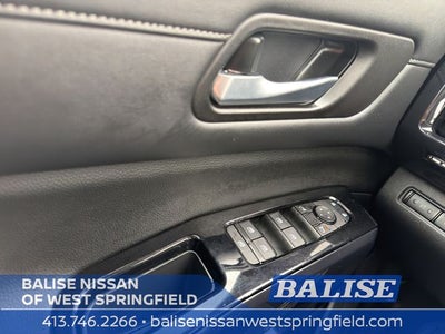 2022 Nissan Pathfinder SV