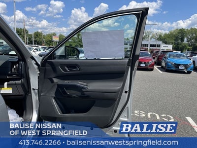 2025 Nissan Pathfinder SV