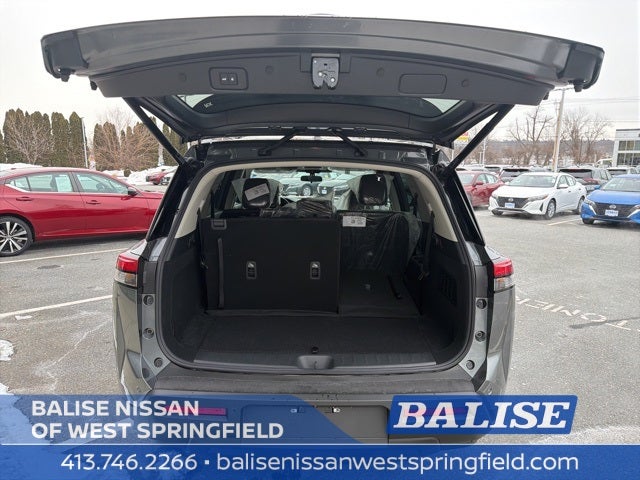 2025 Nissan Pathfinder SV