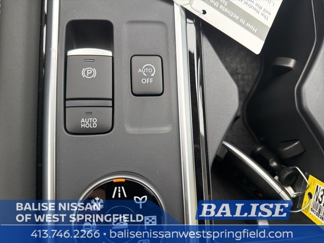 2025 Nissan Pathfinder SV