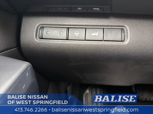 2025 Nissan Pathfinder SV