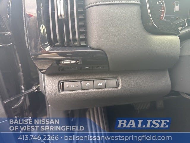 2025 Nissan Pathfinder SV