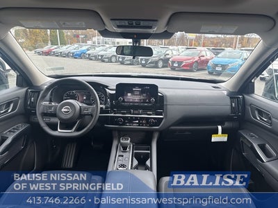 2025 Nissan Pathfinder SV