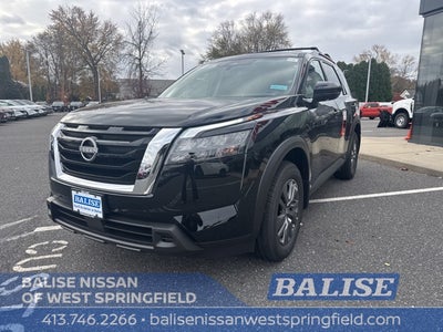 2025 Nissan Pathfinder SV