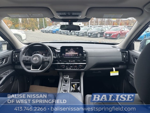 2025 Nissan Pathfinder SV