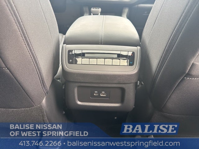 2025 Nissan Pathfinder SV