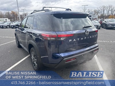 2025 Nissan Pathfinder SV