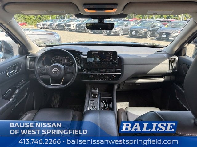 2024 Nissan Pathfinder SL