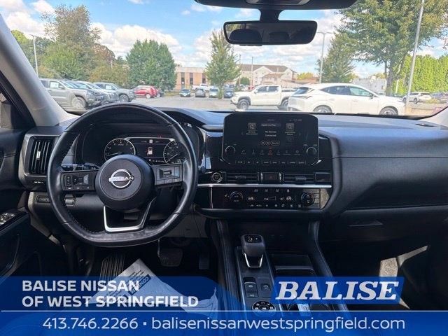 2024 Nissan Pathfinder SL