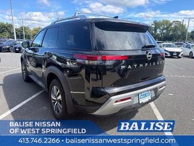 2024 Nissan Pathfinder SL