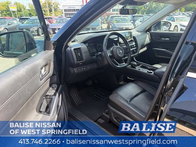 2024 Nissan Pathfinder SL