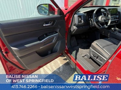 2025 Nissan Pathfinder SL
