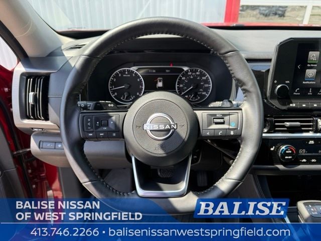 2025 Nissan Pathfinder SL