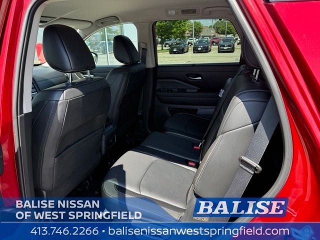 2025 Nissan Pathfinder SL