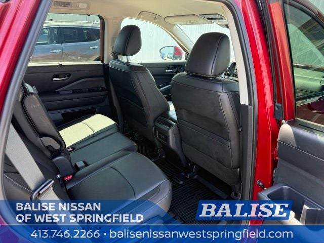 2025 Nissan Pathfinder SL