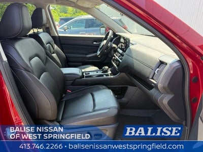 2025 Nissan Pathfinder SL