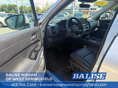2023 Nissan Pathfinder SL