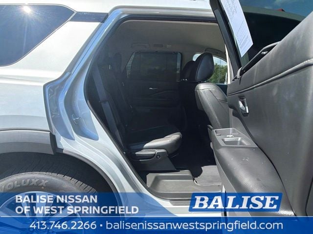 2023 Nissan Pathfinder SL