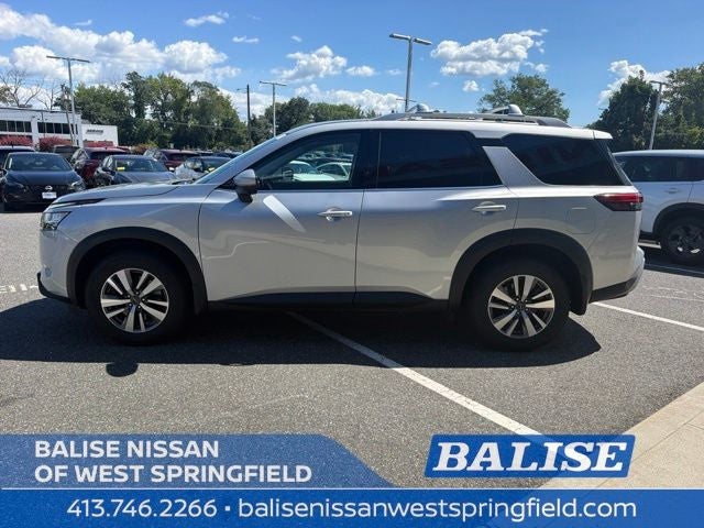 2023 Nissan Pathfinder SL