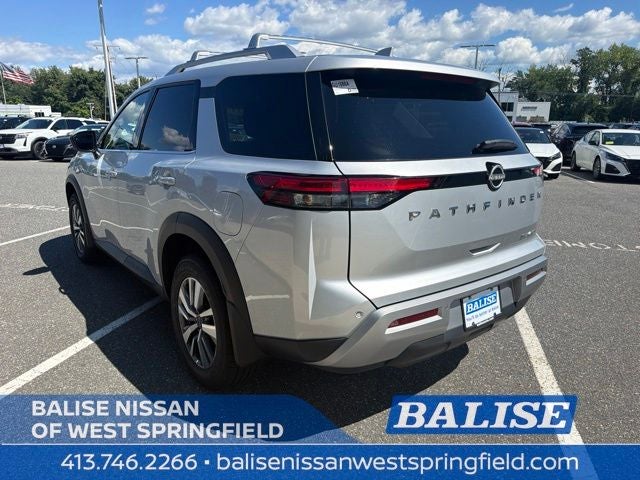 2023 Nissan Pathfinder SL