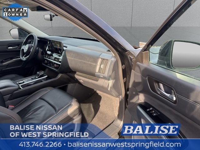 2025 Nissan Pathfinder SL