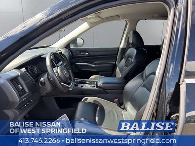 2023 Nissan Pathfinder SL