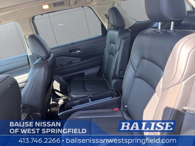 2023 Nissan Pathfinder SL Premium