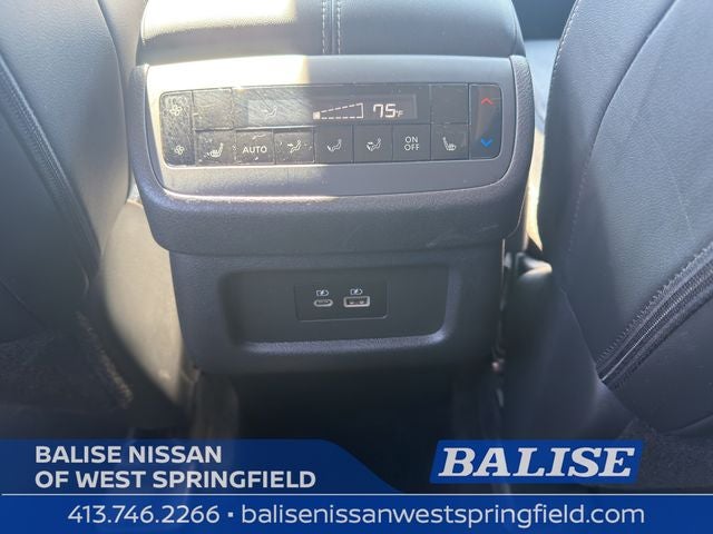 2023 Nissan Pathfinder SL Premium