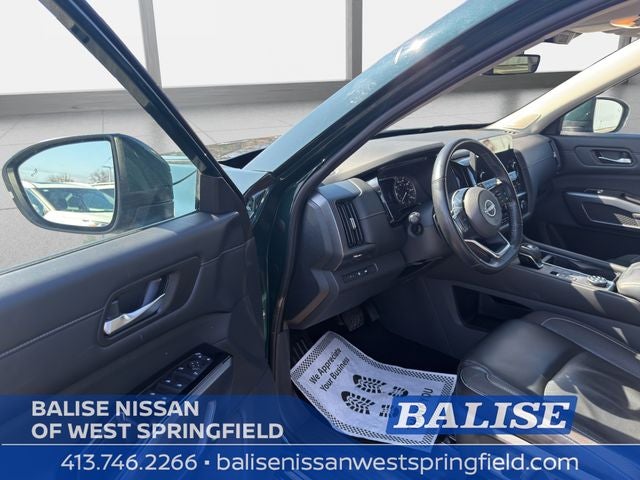 2023 Nissan Pathfinder SL Premium