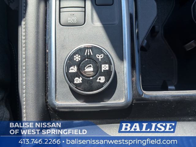 2023 Nissan Pathfinder SL Premium