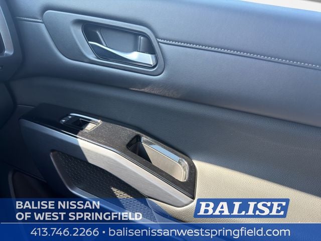 2023 Nissan Pathfinder SL Premium