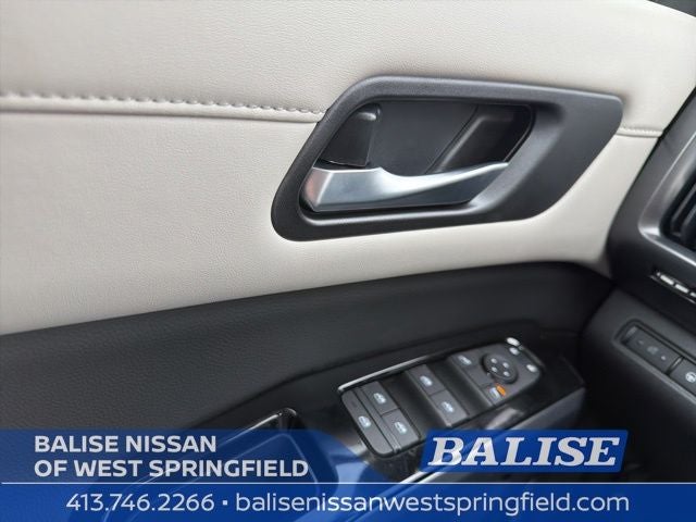 2026 Nissan Pathfinder SL