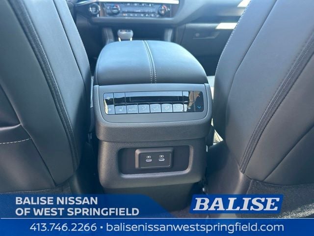 2026 Nissan Pathfinder SL