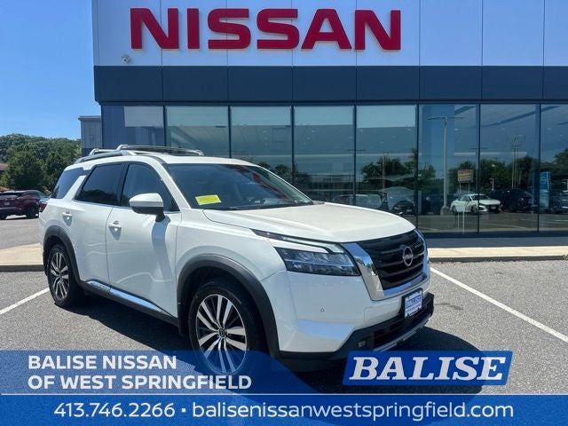 2022 Nissan Pathfinder Platinum 2nd Row Captain
