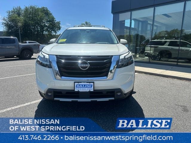 2022 Nissan Pathfinder Platinum 2nd Row Captain