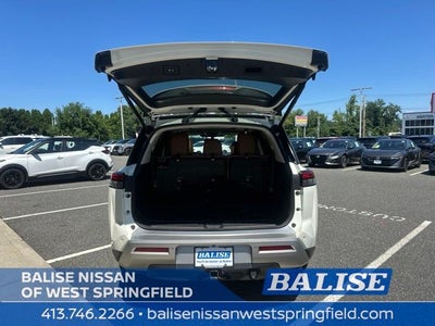 2022 Nissan Pathfinder Platinum 2nd Row Captain