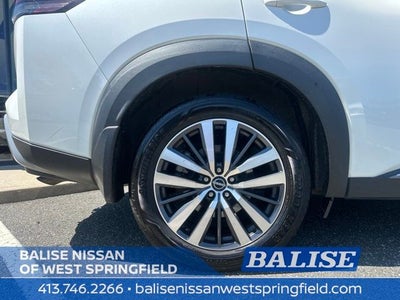 2022 Nissan Pathfinder Platinum 2nd Row Captain
