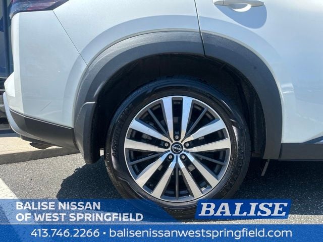 2022 Nissan Pathfinder Platinum 2nd Row Captain