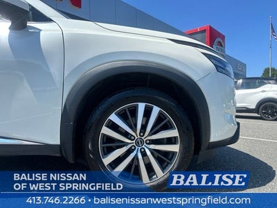 2022 Nissan Pathfinder Platinum 2nd Row Captain