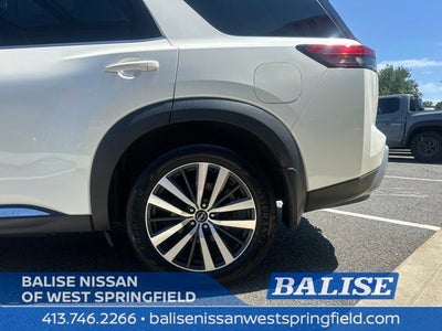 2022 Nissan Pathfinder Platinum 2nd Row Captain